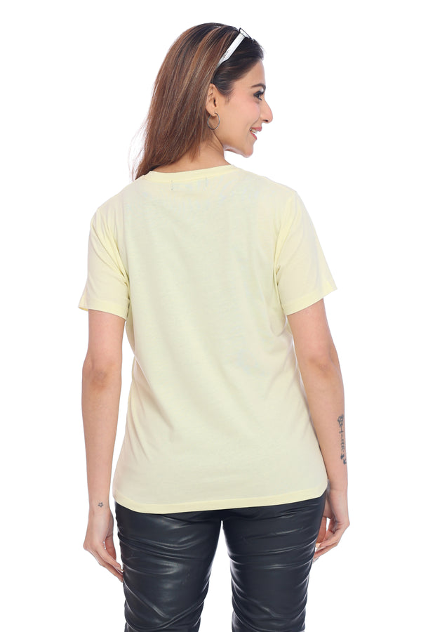 Women's Graphic Print T-Shirt - "Stay Close to People Who Feel Like Home"